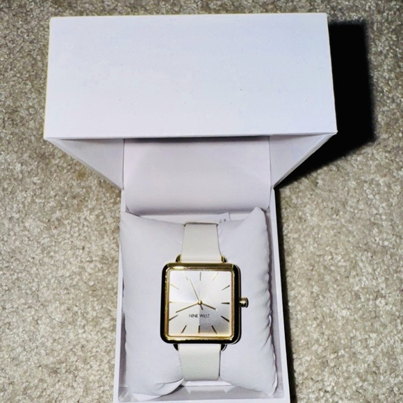 Nine West Women's White Gold Strap Watch N2670GPWT – New Open Box - Picture 1 of 4